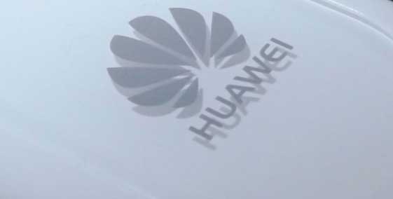 Ilustrasi logo Huawei di salah satu smartphone Ascend (foto: android.hdblog.it/)