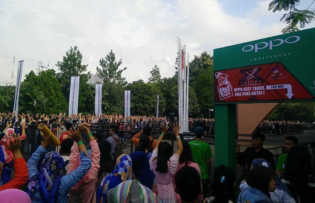 Kerumunan peserta audisi X-Factor Indonesia