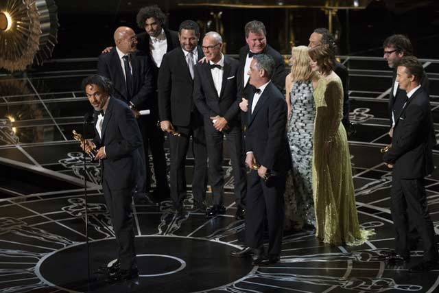 Para pemain dan kru Birdman yang meraih Best Picture di Oscars (Foto: oscars.go.com)