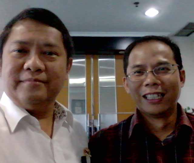 Menkominfo Rudiantara (kiri) dan CEO Selular Uday Rayana (kanan)