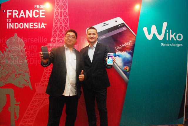 David Garcia, CO GM WIKO Global (kiri) dan Djanto Djojo, Chief Marketing Officer WIKO Indonesia (kanan)