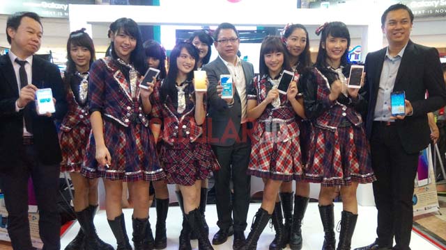 Personil idol group JKT48 saat peluncuran Advan Starnote S55 (Foto: Ilham/Selular.ID)