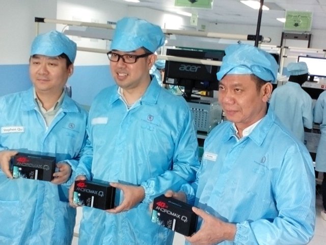 Produksi smartphone Hisense Smartfren Andromax di pabrik Sat Nusapersada, Batam (Foto: Uday Selular.ID)