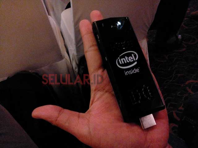 Compute Stick, (foto: Choi/Selular.ID)