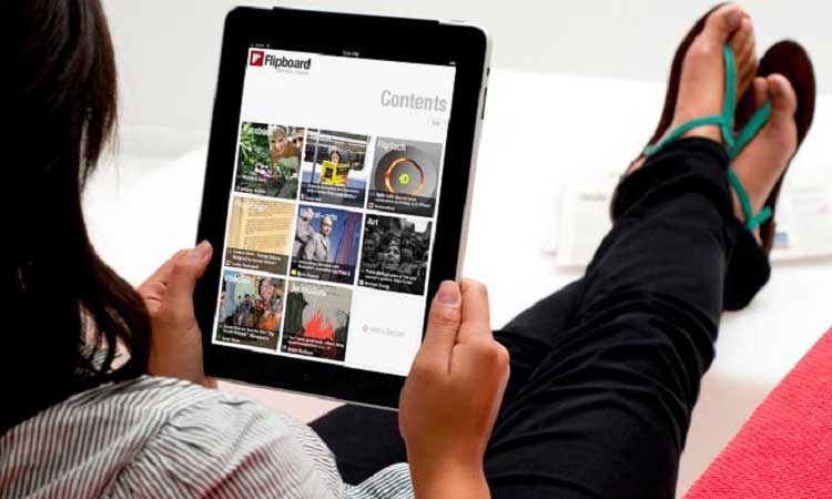 Ilustrasi membaca majalah digital di Flipboard