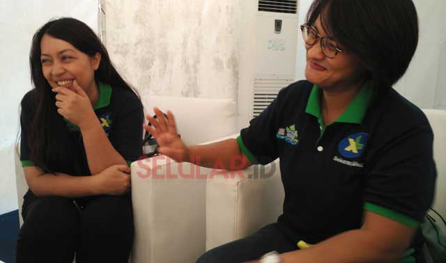 Dian Siswarini, CEO XL Axiata (kanan)