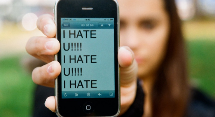 48% Anak Indonesia Alami Cyberbullying, Komdigi Ungkap Fakta Serius