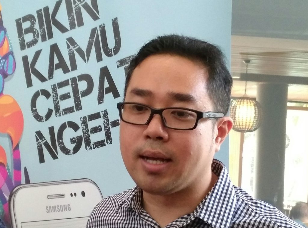 Roberto Saputra, Direktur Smartfren Telecom