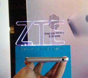 zte-blade-a711-top