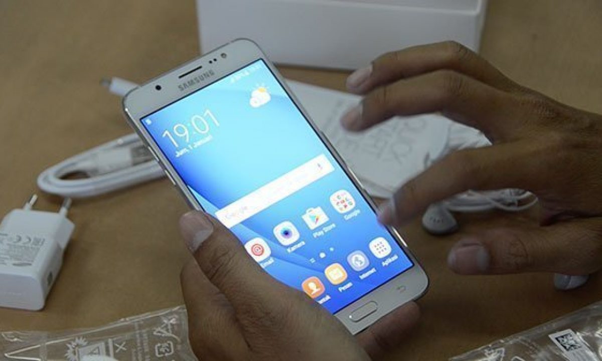 Review Samsung Galaxy J7 2016 Harga Mahal Fitur Maksimal Selular Id