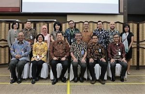 Perwakilan Investree, Bapak Dickie Widjaja selaku Chief Information Officer (ketiga dari kanan), berpose bersama Kementerian Keuangan dan 8 perwakilan insititusi la