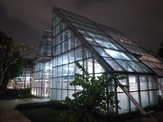 Foto low light Galaxy A6 Plus dengan LED Flash