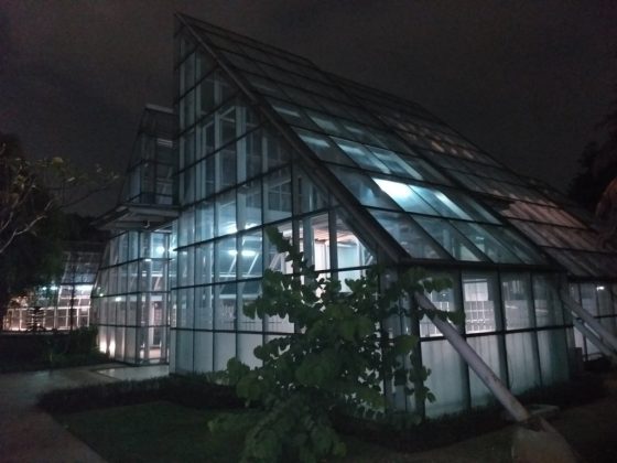 Foto low light Galaxy A6 Plus tanpa LED Flash