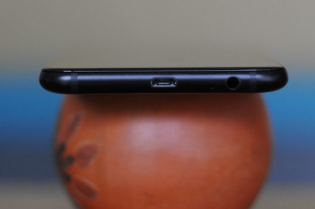 Bagian bawah Huawei Nova 3i