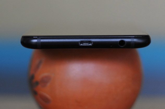 Bagian bawah Samsung Galaxy A6+