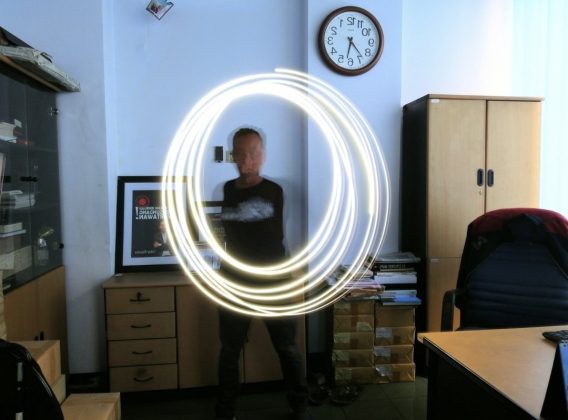 Hasil foto menggunakan mode Light Painting Huawei Nova 3i