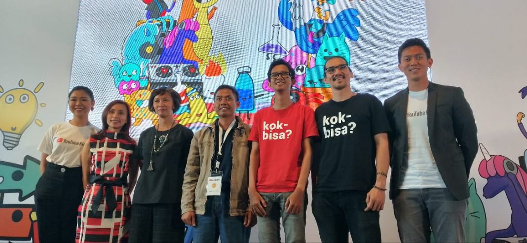 Tim YouTube bersama komunitas
