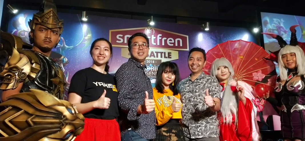 Tim Smartfren bersama Yamisok dan gamer