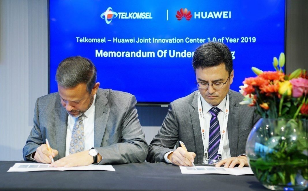 Signing the MoU Huawei dan Telkomsel