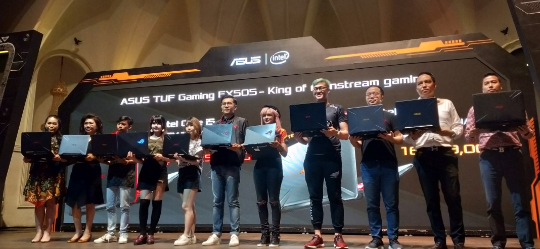 Tim Asus bersama gaming dan para partner