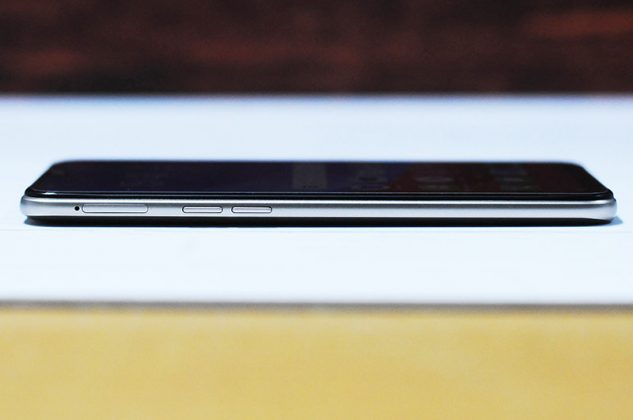 Sisi Kiri Oppo A7
