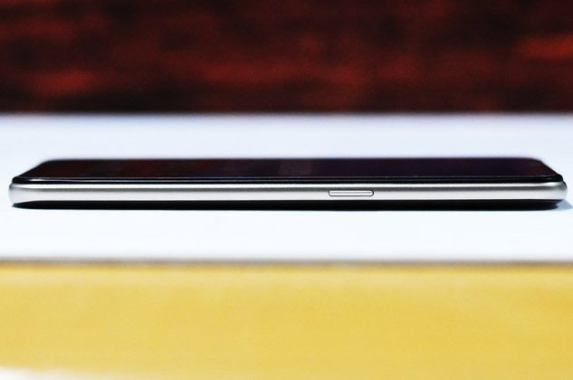 Sisi Kanan Oppo A7