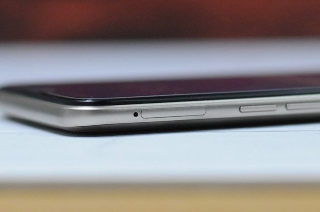 Slot SDCard dan SIM Card Oppo A7