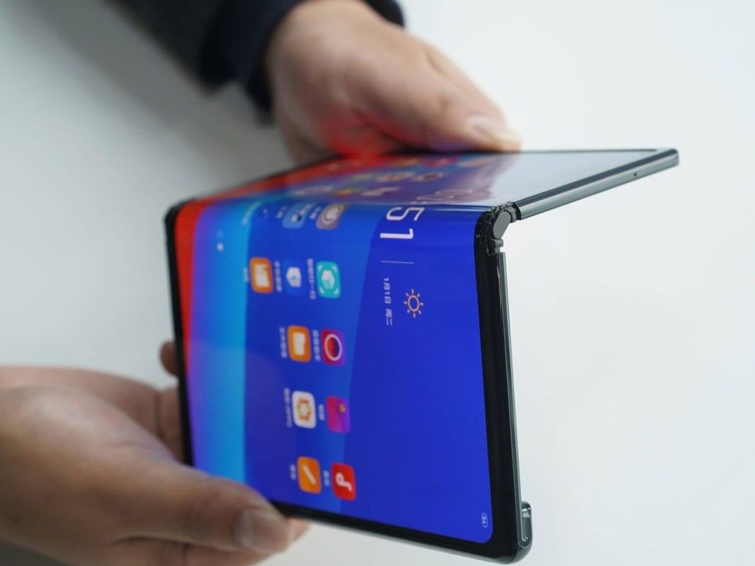 Smartphone layar lipat Oppo fold