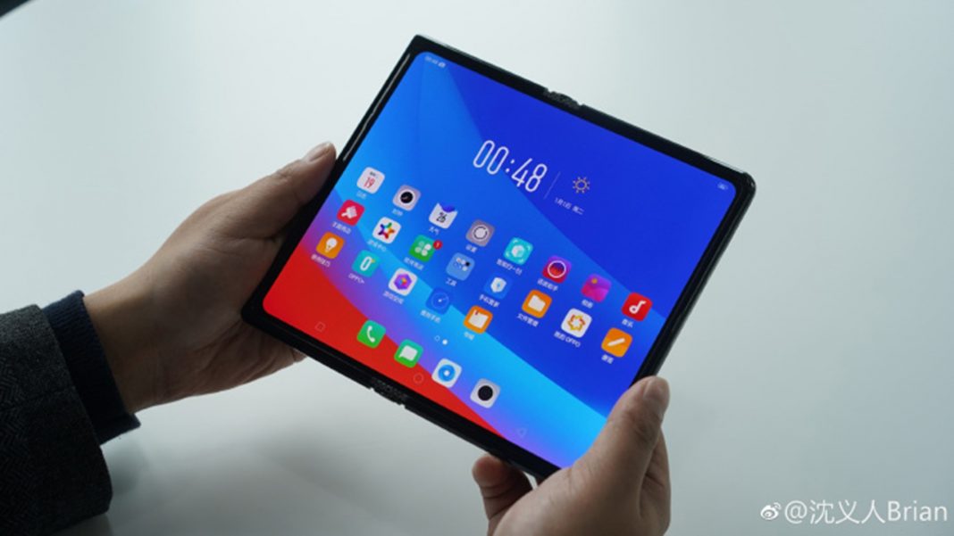 Smartphone layar lipat Oppo