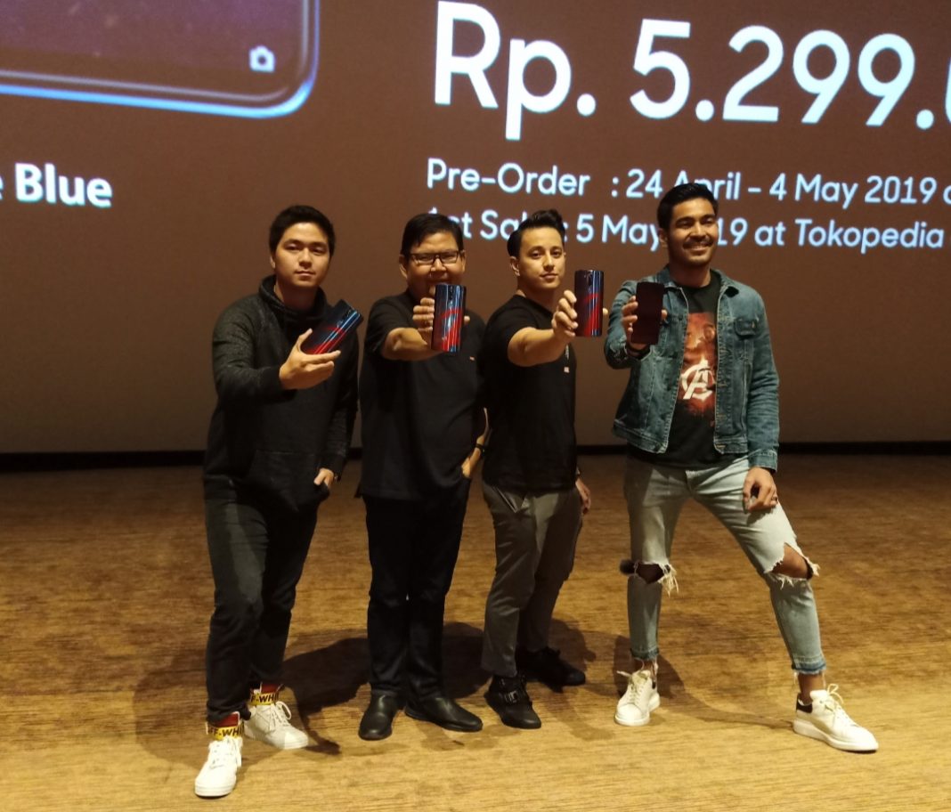 Tim Oppo bersama influencer