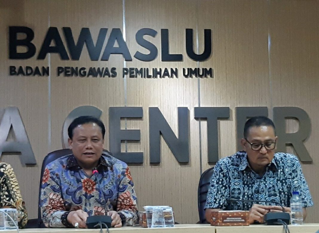 Ketua Bawaslu dan Semuel Abrijani Pangerapan, B.Sc, Dirjen Aplikasi Informatika Kominfo