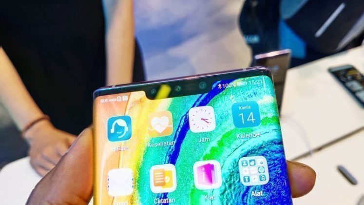 Kamera depan Huawei Mate 30 Pro