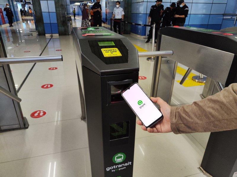 Pengguna KRL Commuter Line Kini Bisa Beli Tiket di Aplikasi Gojek
