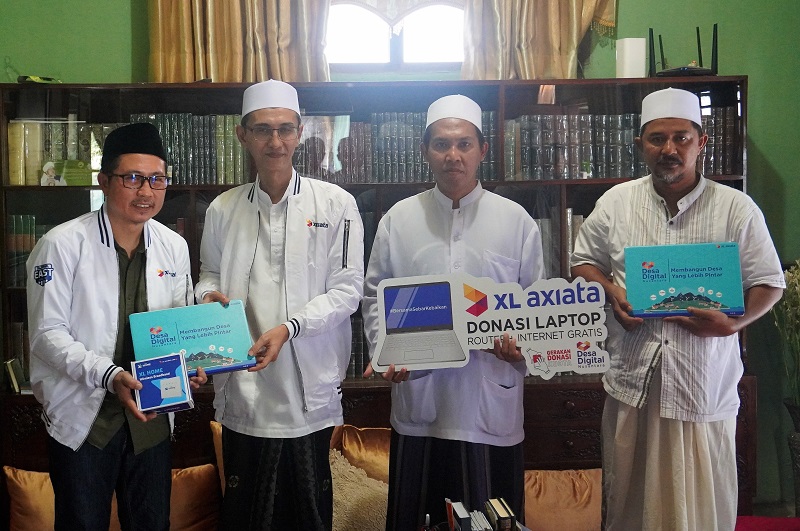 XL Axiata Donasi Laptop ke 39 Ponpes di 7 Provinsi