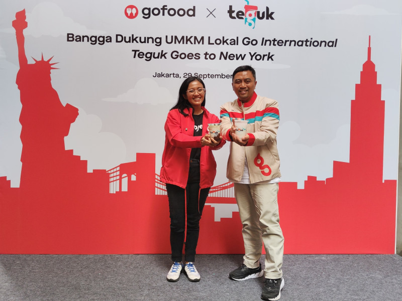 Global Head of Marketing GoFood, Ichmeralda Rachman bersama CEO Teguk, Maulana Hakim
