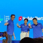 Direktur and Chief Digital Transformation & Enterprise Business Officer XL Axiata, Yessie D Yosetya (tengah), Chief Marketing Officer XL Axiata, Alfons Bosch Sansa (dua kiri), dan Country Head YouTube Indonesia, Suwandi Widjaja (dua kanan) dalam acara peluncuran Unlimited Youtube Shorts di Jakarta, Selasa (1/11). XL menghadirkan program “Unlimited YouTube Shorts” dengan harga Rp 1.