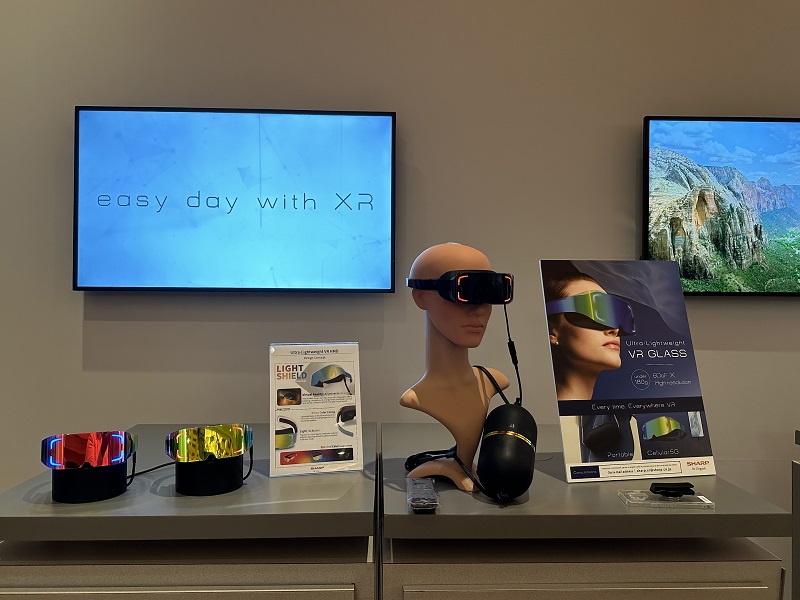 Sharp Kembangkan VR Smartphone