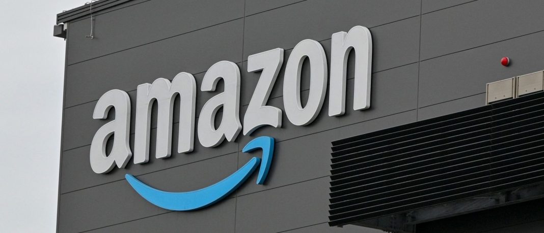 Harga saham Amazon menurun dampak PHK karyawan.