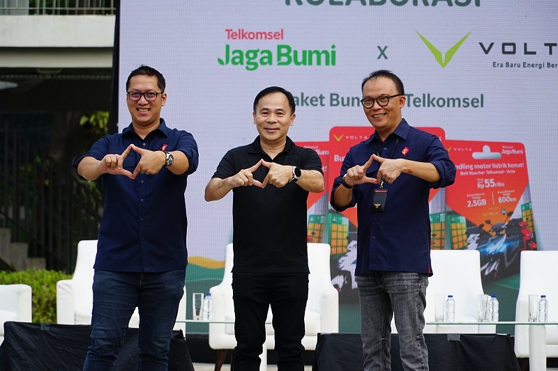 Jaga Bumi Gandeng Volta, Telkomsel Bundling Motor Listrik