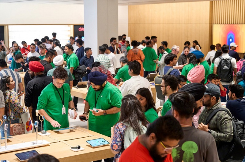 Apple Buka Toko Resmi Pertamanya di India