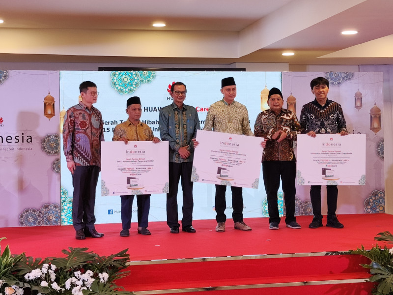 Donasi Ramadan Huawei Perkuat Kecakapan Digital di Kalangan Santri