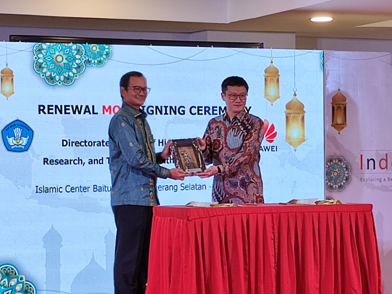 Donasi Ramadan Huawei Perkuat Kecakapan Digital di Kalangan Santri