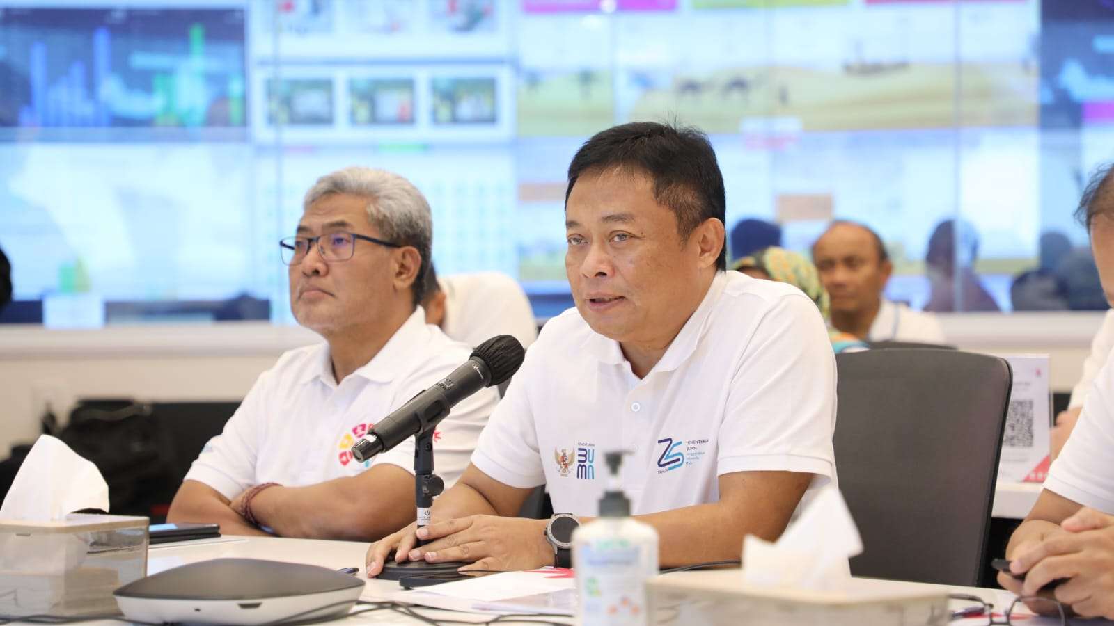 Direktur Utama Telkom Ririek Adriansyah (kanan).