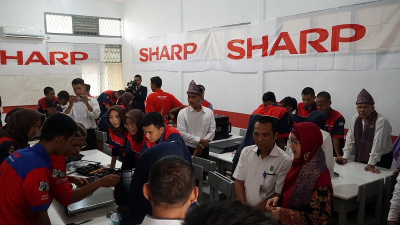 Suasana Sharp Class di SMKN 4 Palembang,