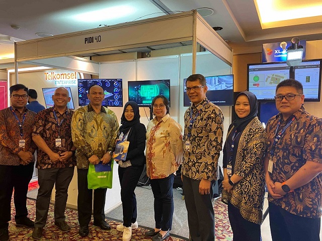 Kementerian Komunikasi dan Informatika mengunjungi Booth PIDI 4.0