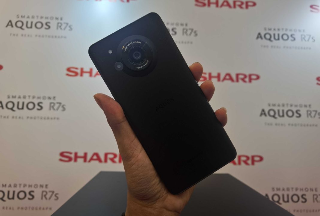Smartphone sharp