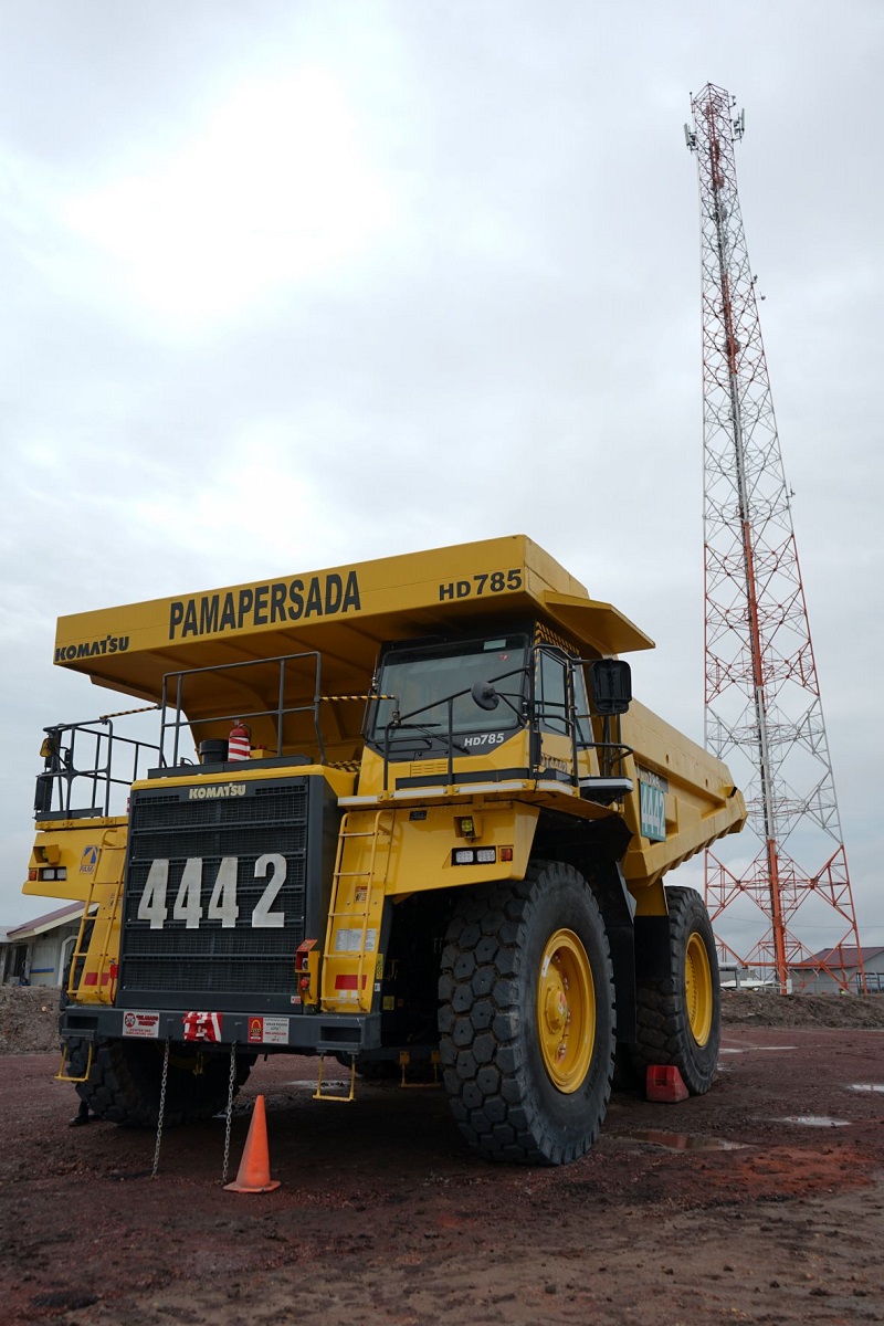 XL Axiata menghadirkan solusi green mining dengan private netwotk yang mampu meningkatkan efisiensi dengan mendukung peningkatan produktivitas melalui otomasi, menurunkan biaya dengan menerapkan fleet management dengan teknologi IoT, serta secara tidak langsung mampu meningkatkan keamanan karyawan atas potensi kecelakaan kerja karena karyawan tidak perlu pergi ke area berbahaya.