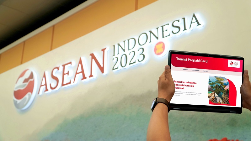 Telkomsel konsisten untuk terus berpartisipasi dan berkontribusi terhadap kelancaran pelaksanaan rangkaian kegiatan KTT ke-43 ASEAN di Jakarta, guna mengantisipasi potensi lonjakan trafik komunikasi yang tinggi di sejumlah area, seperti area penginapan, seluruh lokasi rangkaian kegiatan KTT ke-43 ASEAN, titik-titik transit transportasi seperti bandara hingga destinasi wisata.