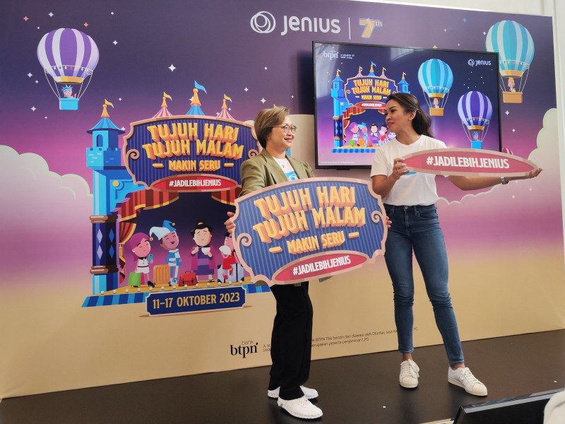 Anita Ekasari, Digital Banking Business Stream Head Bank BTPN bersama Melanie Putria pada konferensi pers program Jenius Online Travel Fair 2023 (6/10)