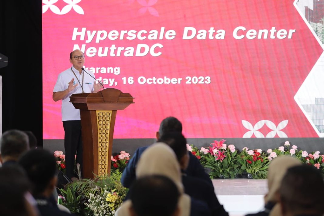 Wakil Menteri Badan Usaha Milik Negara Republik Indonesia, Rosan Perkasa Roeslani dalam acara kunjungan ke Hyperscale Data Center milik Telkom Data Ekosistem (NeutraDC), anak usaha TelkomGroup di Cikarang, Senin (16/10).